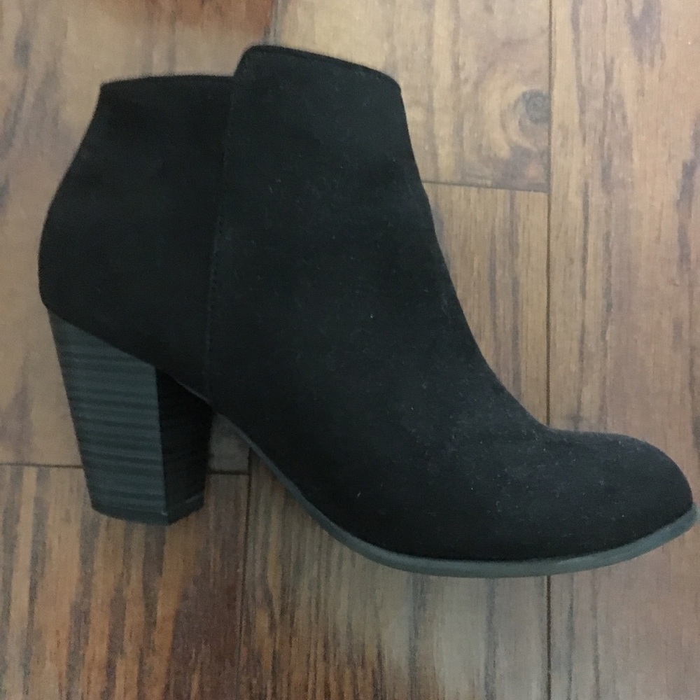 Old Navy Black Booties
